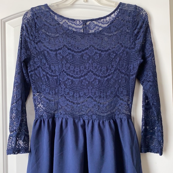 DIVIDED | Navy Dress with Lace Back and Sleeves - Picture 4 of 6